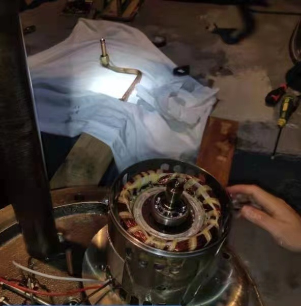 特靈離心機(jī)組油泵電機(jī)出現(xiàn)故障或磨損維修